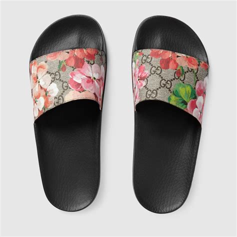 Gucci GG Supreme Slides 